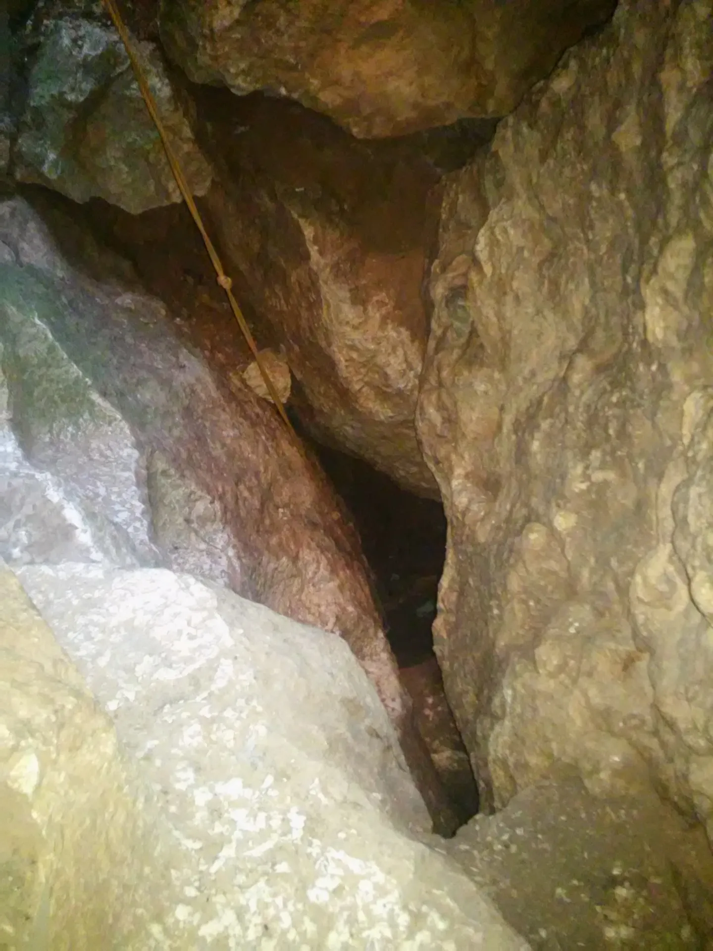 Buzluk Mağarası'nın kayalık iç bölümü